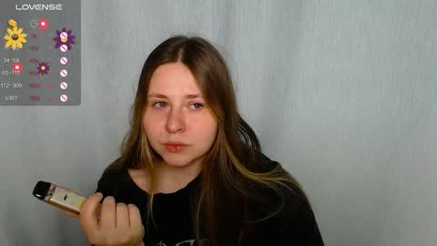 Snapshot of victoriassecrets_ chatting on 10-27-25, 02:21 victoriassecrets_ online show from 10-27-25, 02:21