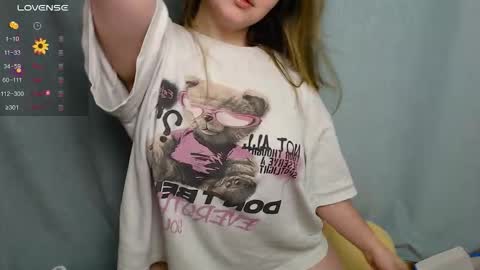 Snapshot of victoriassecrets_ chatting on 10-29-25, 05:04 victoriassecrets_ online show from 10-29-25, 05:04