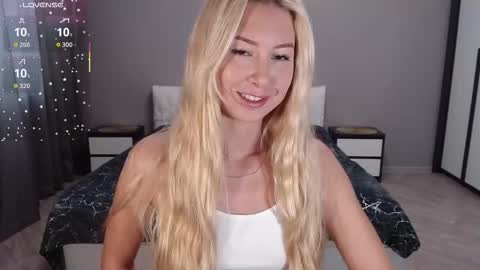 Snapshot of victoriatiger chatting on 10-21-25, 08:59 VictoriaTiger online show from 10-21-25, 08:59