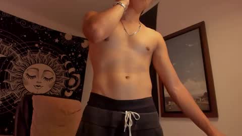 Snapshot of victorino_jhonson chatting on 05-18-26, 04:35 Victorino Jhonson online show from 05-18-26, 04:35