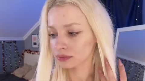 Snapshot of vienna_gones chatting on 06-12-26, 10:58 Eva online show from 06-12-26, 10:58