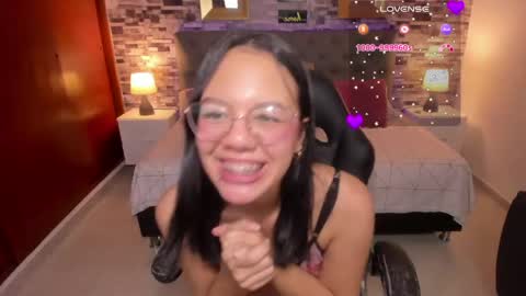 Snapshot of viiolet__moon chatting on 05-22-26, 04:56 Violet online show from 05-22-26, 04:56