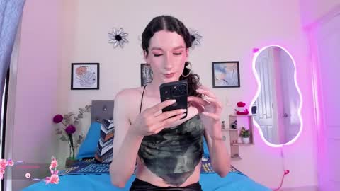 Violet online show from 12-15-25, 09:41