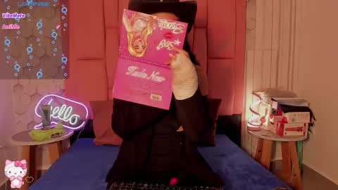 Violet online show from 11-08-25, 01:00