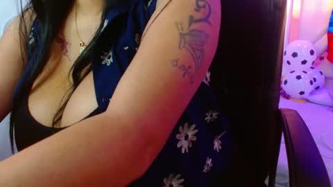 Snapshot of viiolleta chatting on 06-19-26, 12:31 viioleta online show from 06-19-26, 12:31