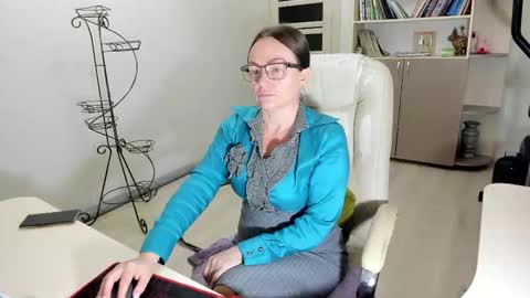 Ukrainian-woman online show from 11-14-25, 04:22