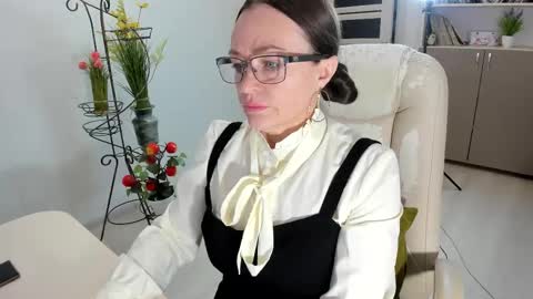 Ukrainian-woman online show from 11-27-25, 06:37