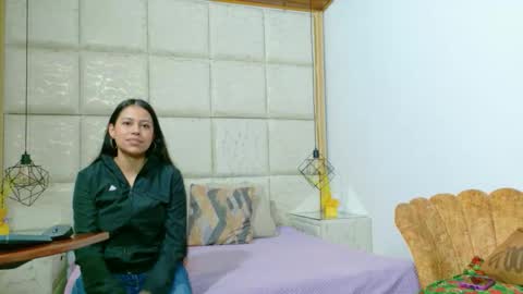 vikiTomson online show from 11-17-25, 01:28