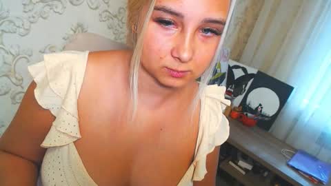 Snapshot of vikiwaitingforyou chatting on 10-15-25, 10:04 Vitoria online show from 10-15-25, 10:04