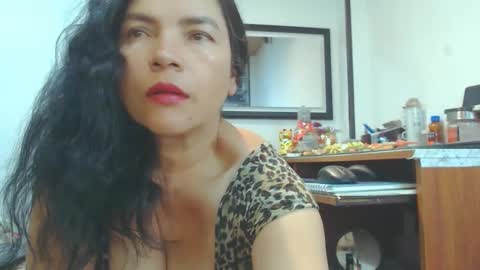 VIKKKTORIAAA online show from 10-06-25, 05:05