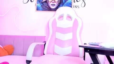 Snapshot of vikoparker chatting on 05-26-26, 03:08 victoria online show from 05-26-26, 03:08