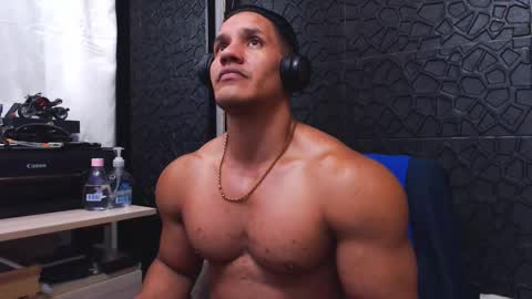 Viktor Herrera online show from 09-11-25, 03:12