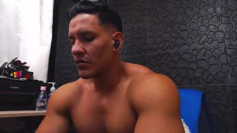 Viktor Herrera online show from 09-19-25, 03:56