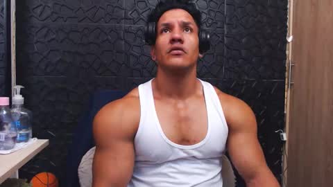 Viktor Herrera online show from 10-20-25, 03:01