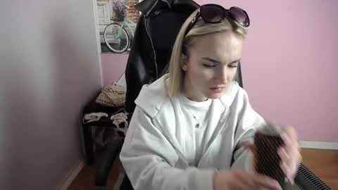 viktoria_lovely online show from 03-03-26, 07:58