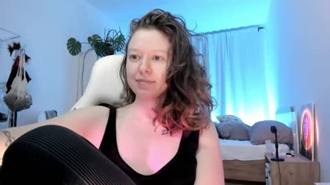 Vikky online show from 11-25-25, 06:57