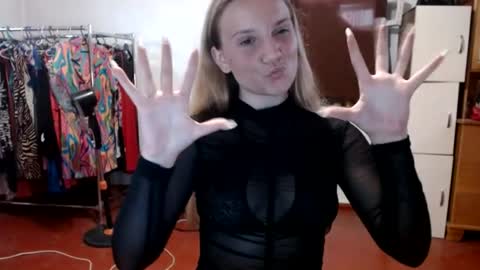 Snapshot of viktorisagi chatting on 06-23-26, 05:00 ViktoriSagi online show from 06-23-26, 05:00