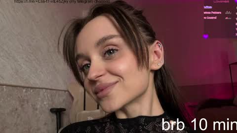 Snapshot of villuuvargas chatting on 04-14-26, 02:50 Eva online show from 04-14-26, 02:50