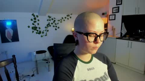 Snapshot of villyvici chatting on 04-26-26, 06:27 Villy online show from 04-26-26, 06:27