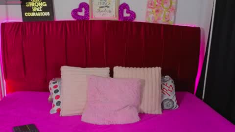 Snapshot of viloet_sweet chatting on 06-26-26, 02:05 viloet_sweet online show from 06-26-26, 02:05