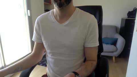 Snapshot of vince_du_80 chatting on 05-21-26, 12:23 Vince online show from 05-21-26, 12:23