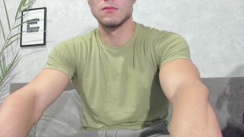 Snapshot of vincent_o chatting on 12-23-24, 08:14 Vincent. uncut 18cm online show from 12-23-24, 08:14