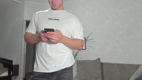 Snapshot of vincent_o chatting on 01-06-25, 03:19 Vincent. uncut 18cm online show from 01-06-25, 03:19