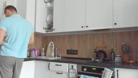 Snapshot of vincent_o chatting on 01-29-25, 09:12 Vincent. uncut 18cm online show from 01-29-25, 09:12