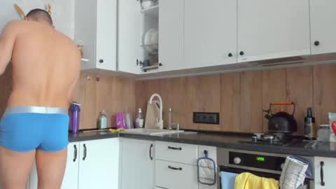 Snapshot of vincent_o chatting on 03-12-25, 07:35 Vincent. uncut 18cm online show from 03-12-25, 07:35