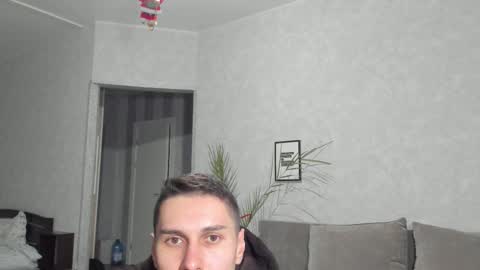 Snapshot of vincent_o chatting on 12-16-25, 03:17 Vincent. uncut 18cm online show from 12-16-25, 03:17