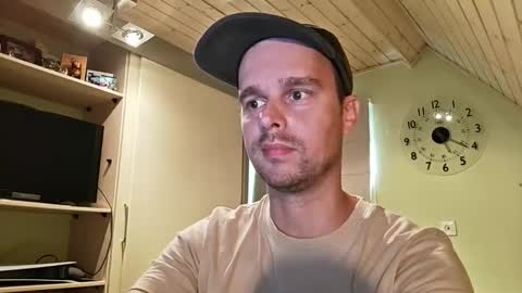 Snapshot of vincentbb1 chatting on 10-02-25, 03:19 Vincent online show from 10-02-25, 03:19