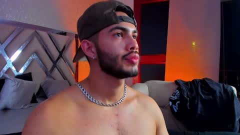 Snapshot of vincentblack_ chatting on 05-17-26, 05:27 Vincent online show from 05-17-26, 05:27