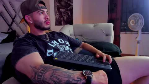 Snapshot of vincentblack_ chatting on 05-30-26, 10:34 Vincent online show from 05-30-26, 10:34