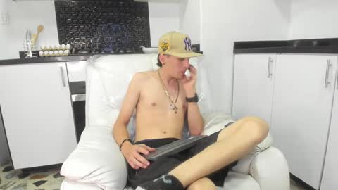 Snapshot of vincenthunter chatting on 12-01-24, 09:37 Vincent online show from 12-01-24, 09:37