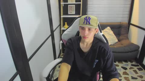 Snapshot of vincenthunter chatting on 12-10-24, 11:51 Vincent online show from 12-10-24, 11:51