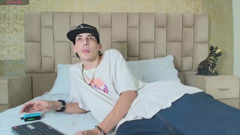 Snapshot of vincenthunter chatting on 12-27-24, 06:03 Vincent online show from 12-27-24, 06:03