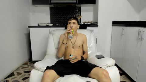 Snapshot of vincenthunter chatting on 01-02-25, 10:44 Vincent online show from 01-02-25, 10:44