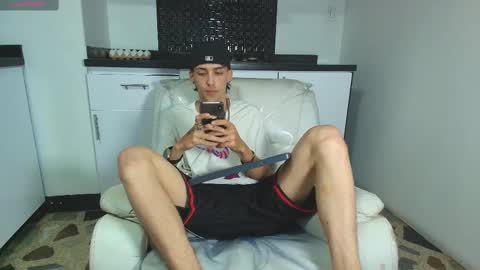 Snapshot of vincenthunter chatting on 03-09-25, 11:46 Vincent online show from 03-09-25, 11:46