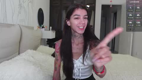 Snapshot of vinkitinkii chatting on 12-19-25, 07:15 vinkitinkii online show from 12-19-25, 07:15