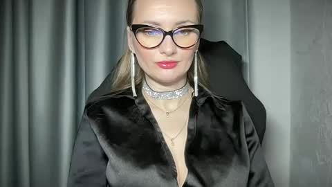 Funny  girl online show from 02-04-25, 02:21