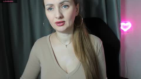 Snapshot of viola_1 chatting on 03-22-26, 03:59 Funny girl online show from 03-22-26, 03:59