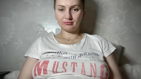 Snapshot of viola_1 chatting on 04-19-26, 11:42 Funny girl online show from 04-19-26, 11:42