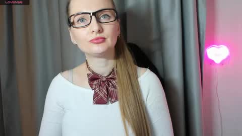 Snapshot of viola_1 chatting on 04-30-26, 08:04 Funny girl online show from 04-30-26, 08:04