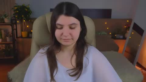 Snapshot of viola__shy chatting on 05-13-26, 09:00 Viola online show from 05-13-26, 09:00