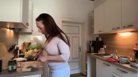 Snapshot of viola_beck chatting on 03-19-26, 10:41 Vio online show from 03-19-26, 10:41