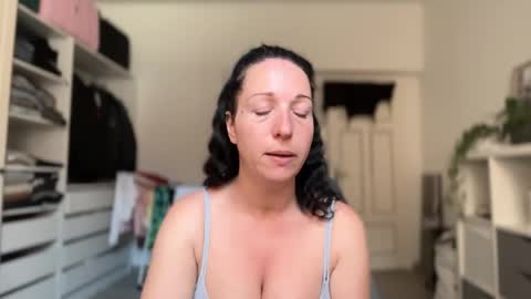 Snapshot of viola_beck chatting on 06-06-26, 08:52 Vio online show from 06-06-26, 08:52