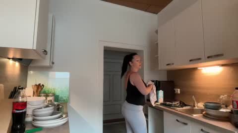 Snapshot of viola_beck chatting on 06-12-26, 10:58 Vio online show from 06-12-26, 10:58