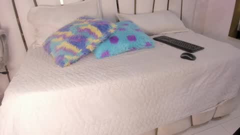 violeet_gray online show from 02-15-25, 11:50