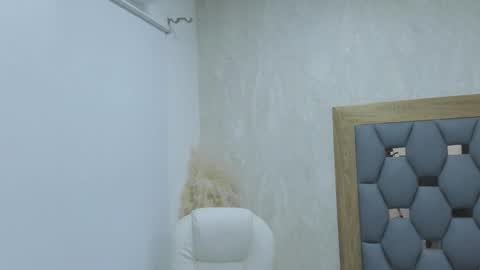 violeet_gray online show from 02-26-25, 12:25