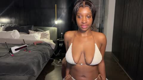 Snapshot of violet6xft chatting on 05-11-26, 03:07 Fantasy Black Girl online show from 05-11-26, 03:07